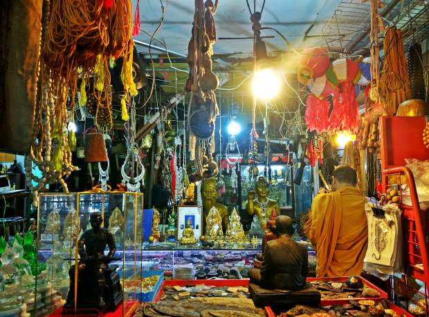 Chiang Mai Amulet Market