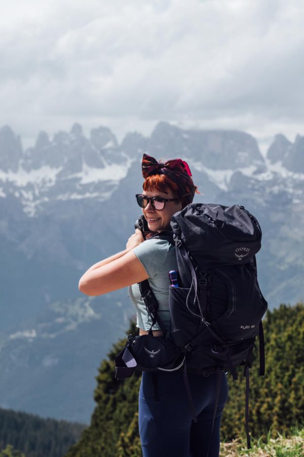 Alice Teacake looking out to the Dolomites with a blue Osprey Kyte 36 Backpack on her back