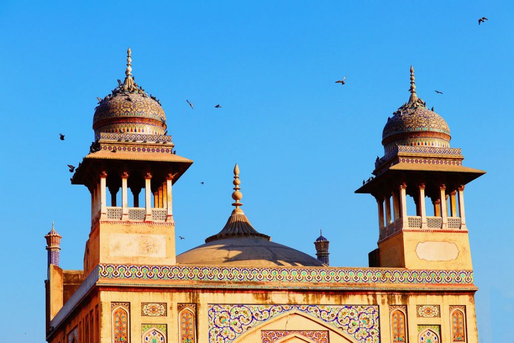 Photo of the towers on top of the main gate of Masjid wazir khan